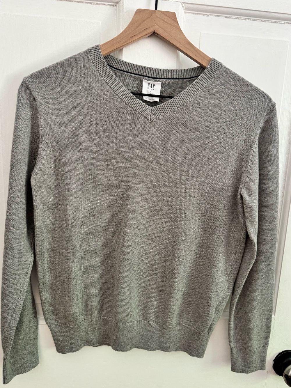 GAP Girl’s Gray V-Neck Sweater 100 percent Cotton Size Large